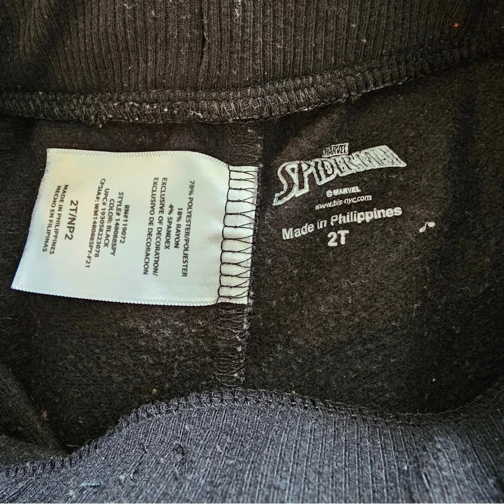 2T Black sweatsuit‎ featuring a red Spider-Man graphic Web Retro Avenger Heros